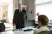 Oberstaatsanwalt Bernd Reuther (Rainer Hunold) erhofft sich Informationen von Anw&auml;ltin Paula Olafson (Bettina Lamprecht).