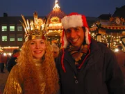 Was w&uuml;nscht sich das Christkind zu Weihnachten? Das will Willi herausfinden und ist dazu auf dem N&uuml;rnberger Christkindlesmarkt unterwegs. Er trifft hier nat&uuml;rlich das N&uuml;rnberger Christkindl (Bild).