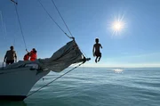 Segeln auf der Tioga; SWR EXPEDITION IN DIE HEIMAT, "Bodensee - Zwischen Wellen und Wolken", am Freitag (13.09.24) um 20:15 Uhr im SWR. Segeln auf der Tioga © SWR/Jochen Schmid, honorarfrei - Verwendung gemäß der AGB im engen inhaltlichen, redaktionellen Zusammenhang mit genannter SWR-Sendung und bei Nennung "Bild: SWR/Jochen Schmid" (S2+). SWR Presse/Bildkommunikation, Baden-Baden, Tel: 07221/929-22202, foto@swr.de. Segeln auf der Tioga; SWR EXPEDITION IN DIE HEIMAT, "Bodensee - Zwischen Wellen und Wolken", am Freitag (13.09.24) um 20:15 Uhr im SWR. Segeln auf der Tioga © SWR/Jochen Schmid, honorarfrei - Verwendung gemäß der AGB im engen inhaltlichen, redaktionellen Zusammenhang mit genannter SWR-Sendung und bei Nennung "Bild: SWR/Jochen Schmid" (S2+). SWR Presse/Bildkommunikation, Baden-Baden, Tel: 07221/929-22202, foto@swr.de.