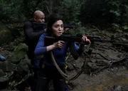 Sam Hanna (LL Cool J, l.); Lucy Tara (Yasemine Al-Bustami, r.)