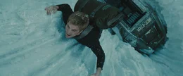 Wegen Meuterei wird James T. Kirk (Chris Pine) auf dem Eisplaneten Delta Vega ausgesetzt.