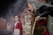 Mit einer List gelingt es Gretel, die b&ouml;se Hexe in den Tod zu treiben und ihren Bruder zu retten.