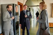 ARD DIE HEILAND - WIR SIND ANWALT, II. Staffel (6 neue Folgen), Folge 12 "Stunde der Wahrheit". Romy Heiland (Christina Athenst&auml;dt, r.) mit ihrem Ex-Freund Ben Ritter (Peter Fieseler, M.) und Staatsanwalt Rudi Illic (Aleksandar Jovanovic, l.), dem neuen Mann in ihrem Leben.