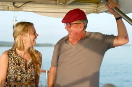 Essen und Wein auf dem Bodensee: Winzerin Lisa Vollmayer und Koch Hubert Neidhart bewirten ihre G&auml;ste auf einem solarbetriebenen Boot.