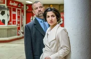 Branka (Neda Rahmanian) und der Korruptionsjäger Stojan Manojlović (Juergen Maurer) ermitteln zusammen. Branka (Neda Rahmanian) und der Korruptionsjäger Stojan Manojlović (Juergen Maurer) ermitteln zusammen.