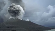 Ausbruch des Vulkans Tavurvur in Papua-Neuguinea.
