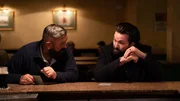Bren Kinsella (Francis Magee, l.) und Jimmy Kinsella (Emmett J Scanlan, r.)