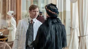 Dr. Mangold (David Kross) wird von Gräfin Ilse Von Hausner (Jeanette Hein) konfrontiert. Was will er von Johanna? Dr. Mangold (David Kross) wird von Gräfin Ilse Von Hausner (Jeanette Hein) konfrontiert. Was will er von Johanna?