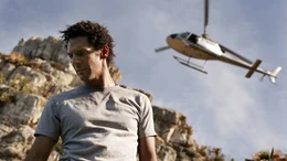 Largo Winch (Tomer Sisley) ist ein Weltenbummler, der oft in haarstr&auml;ubende, auch lebensgef&auml;hrliches Situationen ger&auml;t.