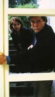 Rita Stricker (Monika Schwarz) hat Dr. Stefan Frank (Sigmar Solbach) zur Hilfe gerufen. Ihr Mann ist zusammengebrochen.