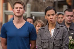 Brandon Beckett (Chad Michael Collins) und  Kate Estrada (Danay Garcia)  Die Verwendung des sendungsbezogenen Materials ist nur mit dem Hinweis und Verlinkung auf TVNOW gestattet.