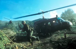 14. November 1965, Vietnam: Im Tal la Drang, allgemein bekannt als das Tal des Todes, entbrennt ein gnadenloser Kampf zwischen den Amerikanern und dem Vietkong ...