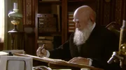 Charles Darwin (Manfred Eibisch) im Alter von 67 an seinem Schreibtisch in Down House. Charles Darwin (Manfred Eibisch) im Alter von 67 an seinem Schreibtisch in Down House.