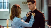 Eva (Bettina Burchard) &uuml;berrascht Maik (Daniel Donskoy) in der Kirche. Wei&szlig; sie mittlerweile, wer der Pfarrer wirklich ist?
