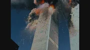 Das World Trade Center explodiert beim Einschlag eines Flugzeugs. (WPIX / Nexstar) Das World Trade Center explodiert beim Einschlag eines Flugzeugs. (WPIX / Nexstar)