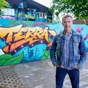 F&uuml;r Terra X macht sich Dirk Steffens auf die Suche nach den schlauesten Tieren der Welt.