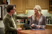 Leonard (Johnny Galecki, l.); Penny (Kaley Cuoco, r.)
