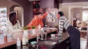 ( v.li.): Katlyn Nichol (Olivia Lockhart), Marcus Scribner (Andre ‚Junior‘ Johnson jr.), Tracee Ellis Ross (Rainbow ‚Bow‘ Johnson). ( v.li.): Katlyn Nichol (Olivia Lockhart), Marcus Scribner (Andre ‚Junior‘ Johnson jr.), Tracee Ellis Ross (Rainbow ‚Bow‘ Johnson).
