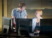 Dr. Kathrin Globisch (Andrea Kathrin Loewig) gibt Robert Detzer (Tino Mewes) den Rat, ehrlich zu Marlene zu sein. Marlene hat durch eine Teilamnesie vergessen, dass sie ihm ihre Liebe gestanden hat. Robert hat aber einen Schutzwall aufgebaut und will das alles so bleibt, wie es ist. Kathrin erkl&auml;rt Robert, dass die Amnesie sich l&ouml;sen kann und dann erinnert sich Marlene wieder daran. Doch Robert windet sich.