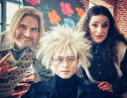 Frauke (Lou Strenger, r.) und Bernd (Carsten Strauch, l.) aus Kassel sind im Gl&uuml;ck. Sie treffen ihr Idol Andy Warhol (Tom B&ouml;ttcher, M.) in dessen K&uuml;nstler-WG.