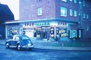 Der alte SPAR-Laden in den 1960ern &ndash; heute wird genau hier ein modernes Mehrgenerationen-Traumhaus entstehen.