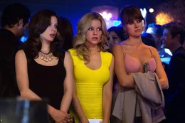Rose (Liz Carey, l.), Meghan (Elizabeth Banks, M.) und Denise (Sarah Wright) stellen fest: Nicht alle M&auml;nner sind toll.