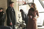 Richard Castle (Nathan Fillion, 2.v.l.) und Kate Beckett (Stana Katic, r.) haben es mit einem &auml;u&szlig;erst komplizierten Fall zu tun.