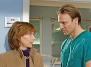 Martin Stein (Bernhard Bettermann) für ihr Verhalten - die Kunstfehlerklage ist abgewendet. Martin Stein (Bernhard Bettermann) für ihr Verhalten - die Kunstfehlerklage ist abgewendet.