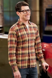 Dave Johnson (Max Greenfield)