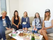 V.l.: Bea, Svenja, Sabina, Nadine und Corina. V.l.: Bea, Svenja, Sabina, Nadine und Corina.