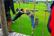 GRIPS Deutsch - Thema "Diktattraining" - Angstabbau und Partnertraining im Hochseilgarten im Chiemgau: Hautnahes Lernen im Klettergarten. GRIPS Deutsch - Thema "Diktattraining" - Angstabbau und Partnertraining im Hochseilgarten im Chiemgau: Hautnahes Lernen im Klettergarten.