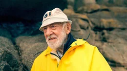 Dieter Hallervorden genie&szlig;t die frische Luft auf seiner Privatinsel in der Bretagne (Nordfrankreich).