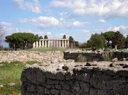 Tempel der Athene in Paestum, erbaut im dorischen Stil (Ansicht des Tempels).