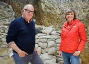 Prof. Nicholas Conard hat die „Frau vom Hohle Fels", die älteste von Menschenhand geschnitzte Figur gefunden. Prof. Nicholas Conard hat die „Frau vom Hohle Fels", die älteste von Menschenhand geschnitzte Figur gefunden.