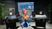 Der Rapper Olexesh hat Frankfurt zuerst über den Rap kennengelernt. Als er später in die Mainmetropole zog, fand er schnell Parallelen zwischen den Rapzeilen und seinem Alltagsleben. Heute rappt er selbst über 069. Der Rapper Olexesh hat Frankfurt zuerst über den Rap kennengelernt. Als er später in die Mainmetropole zog, fand er schnell Parallelen zwischen den Rapzeilen und seinem Alltagsleben. Heute rappt er selbst über 069.