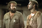 Die grundverschiedenen Br&uuml;der, der 'm&uuml;de' Joe (Terence Hill, r.) und der 'Kleine' (Bud Spencer, l.) haben eines gemeinsam: den Sheriffstern ...