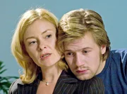 Kathrin Globisch hat bei Lars (Nico Holonics) Fibromyalgie diagnostiziert, eine sehr seltene Krankheit, die aber therapierbar ist. Lars sch&ouml;pft wieder Hoffnung. Doch Lars' Mutter Franziska (Lina Wendel), die sich f&uuml;r ihren Sohn aufopfert, glaubt nicht mehr an eine Besserung und erdr&uuml;ckt ihn fast mit ihrer Vorsicht und ihrer &uuml;bersteigerten Skepsis gegen&uuml;ber Medizinern.