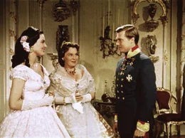 L-R: Prinzessin Helene von Bayern (Uta Franz), Herzogin Ludovika von Bayern (Magda Schneider), Kaiser Franz Joseph (Karlheinz B&ouml;hm).