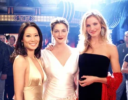 Sie k&ouml;nnen nicht nur k&auml;mpfen, sondern machen auch stets ein gutes Bild auf dem Parkett: Die drei Engel Alex (Lucy Liu, l.), Dylan (Drew Barrymore, M.) und Natalie (Cameron Diaz, r.).