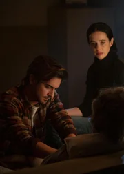 Jack (Avan Jogia) und Lucy (Krysten Ritter)