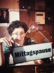 Horror-Pf&ouml;rtnerin Frau Braschke (Judith Richter) in ihrem Element.