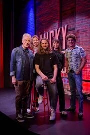 Von links: Michael Mittermeier, Victoria Abelmann-Brockmann, Rasmus Syman, Emilia Suchlich und Atze Schr&ouml;der.