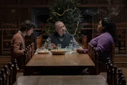 (l-r.) Dominic Sessa stars (Angus Tully), Paul Giamatti (Paul Hunham), Da&rsquo;Vine Joy Randolph (Mary Lamb)