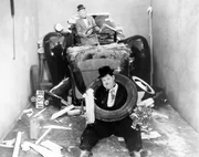 Stan (Stan Laurel, hinten); Ollie (Oliver Hardy, vorne) Stan (Stan Laurel, hinten); Ollie (Oliver Hardy, vorne)