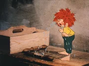 Pumuckl weint nach dem Streit mit Meister Eder.