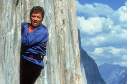 Auf dem Planeten des "galaktischen Friedens" kommt es zu einem Zwischenfall. Die Repr&auml;sentanten der Romulaner, der Klingonen und der F&ouml;deration sind als Geiseln gefangen genommen worden. Captain James T. Kirk (William Shatner) und sein Team sollen die Geiselnahem beenden, was sich jedoch als &auml;u&szlig;erst schwierig erweist ...