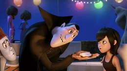 Jonathan (li.), Dracula und Mavis