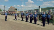 Drill&uuml;bungen geh&ouml;ren zur Freizeitgestaltung bei den Seacadets in Swansea. Hier sind die M&auml;dchen in der &Uuml;berzahl. Und sie haben Spa&szlig;.