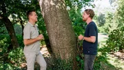 Robert im Gespräch mit Gartenexperten Felix.