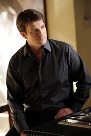 Versucht Kate Beckett auf andere Gedanken zu bringen: Castle (Nathan Fillion) Versucht Kate Beckett auf andere Gedanken zu bringen: Castle (Nathan Fillion)